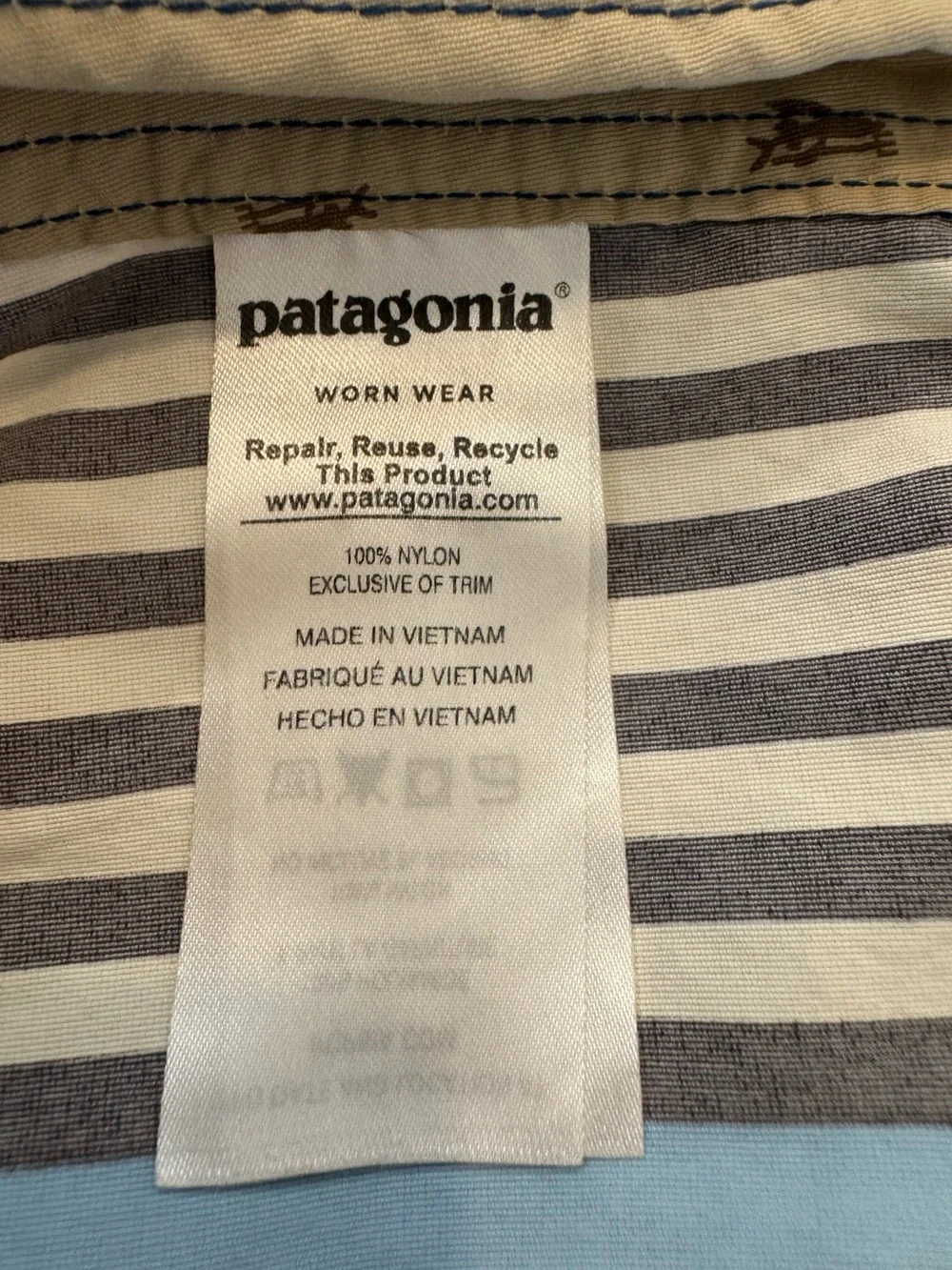 Patagonia® Men’s Wavefarer® Board Shorts- 19'' Style #86621 Size 36 Striped